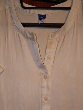 Old Navy Women's Cream Silky-Style 4 Button Cap Sleeve Blouse